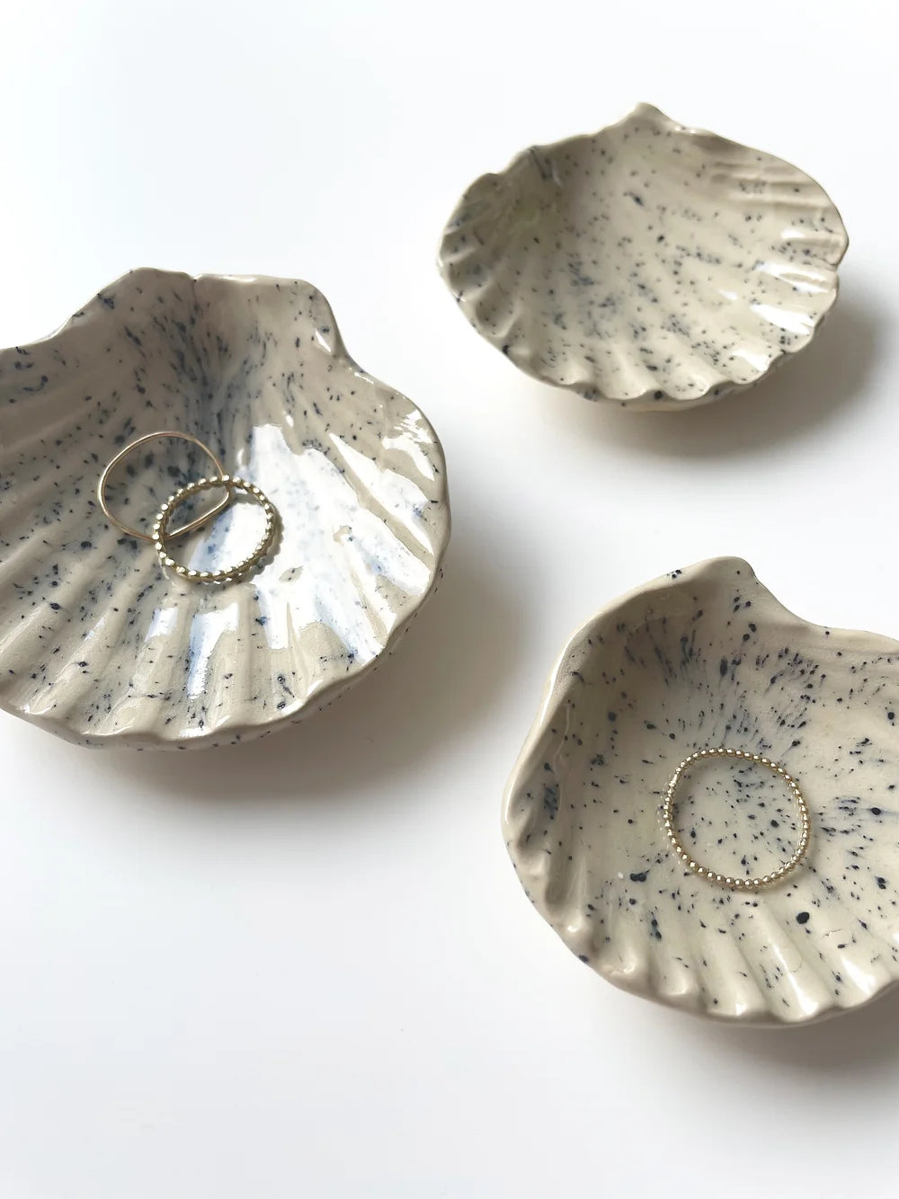 Ceramic Shell Dish - Freckled Cream