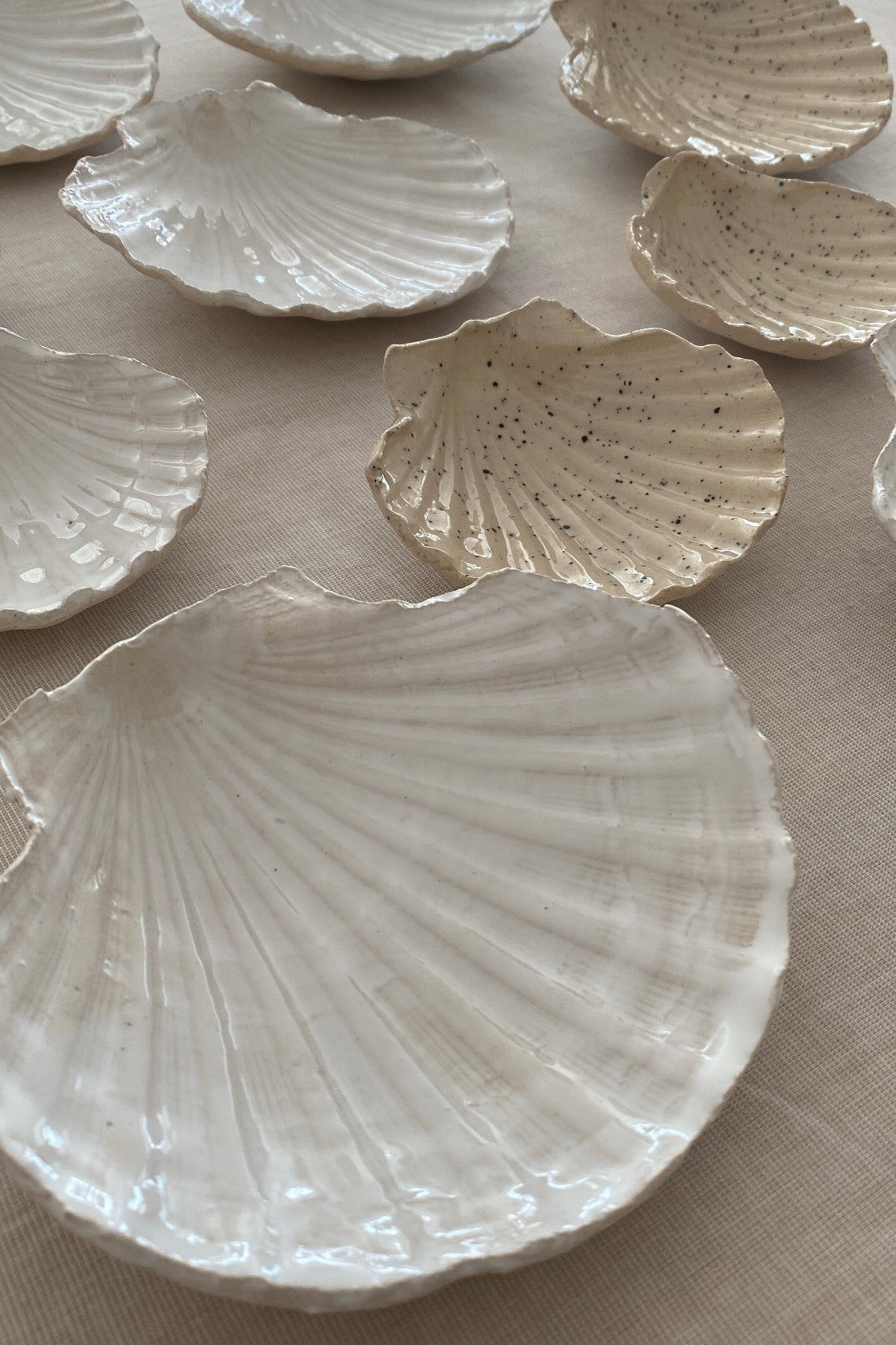 Ceramic Shell Dish - Freckled Cream