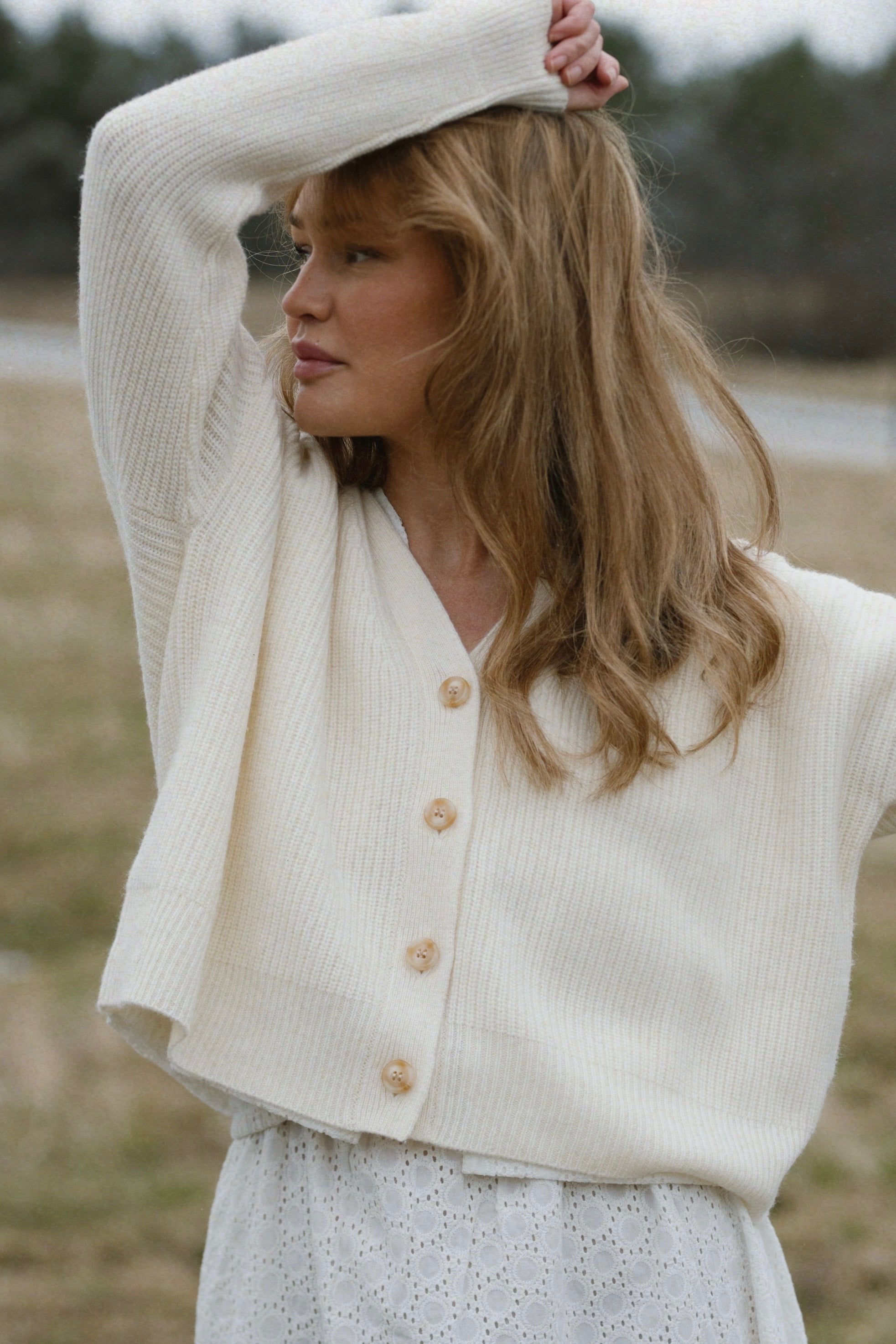 Willa Cropped Cashmere Cardigan - Ivory – LEO & LENNON