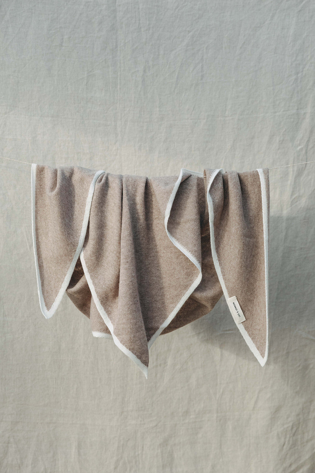 Luna Cashmere Triangle Scarf Large - Taupe Brown/White